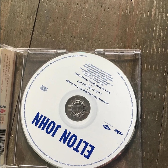 1997 Elton John CD - Picture 2 of 3